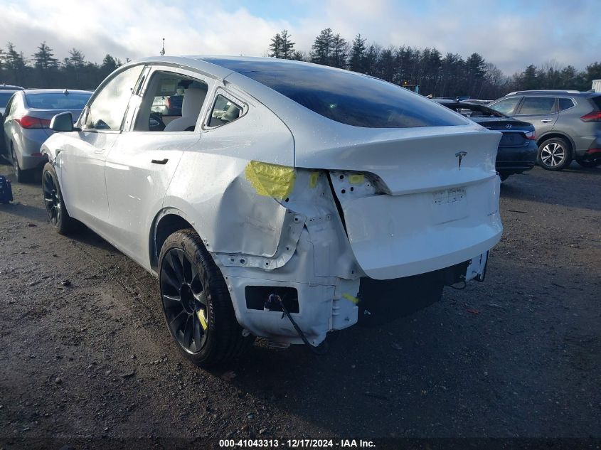 2022 Tesla Model Y Long Range Dual Motor All-Wheel Drive VIN: 7SAYGDEE9NF543255 Lot: 41043313