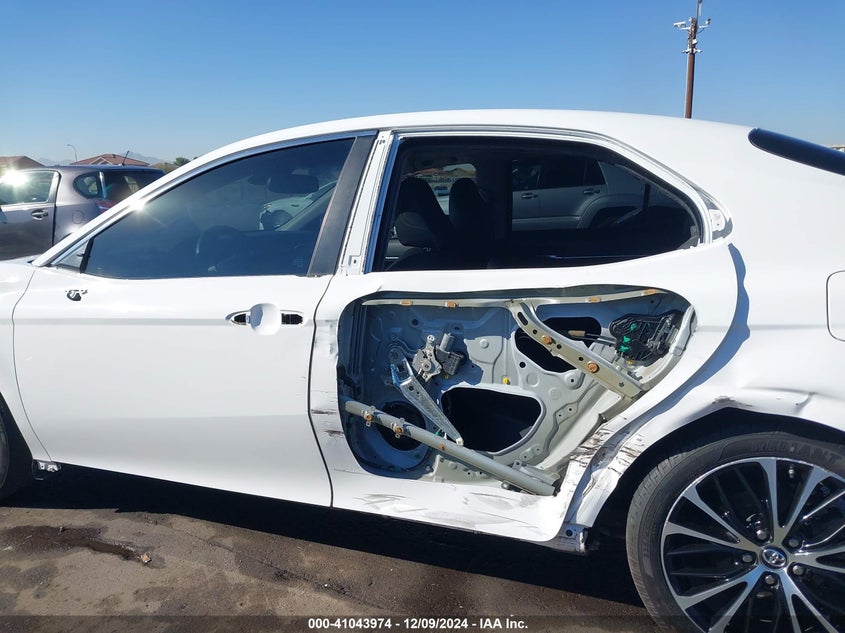 2018 TOYOTA CAMRY SE - 4T1B11HK6JU527368