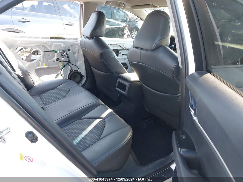 2018 TOYOTA CAMRY SE - 4T1B11HK6JU527368