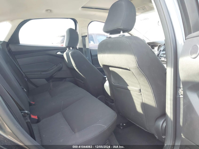 VIN 1FADP3H28HL255015 2017 FORD FOCUS SEL
