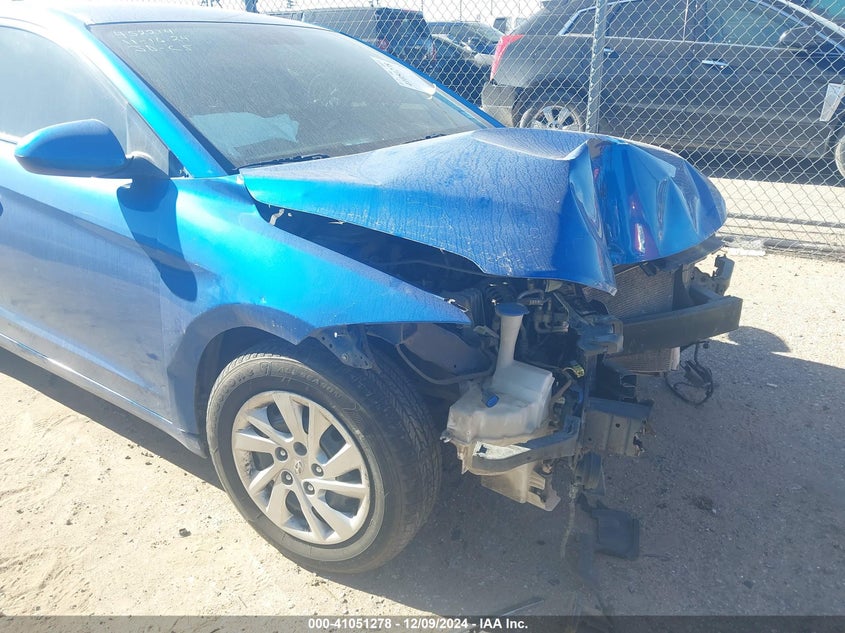 2018 HYUNDAI ELANTRA VIN: 5NPD74LFXJH313775