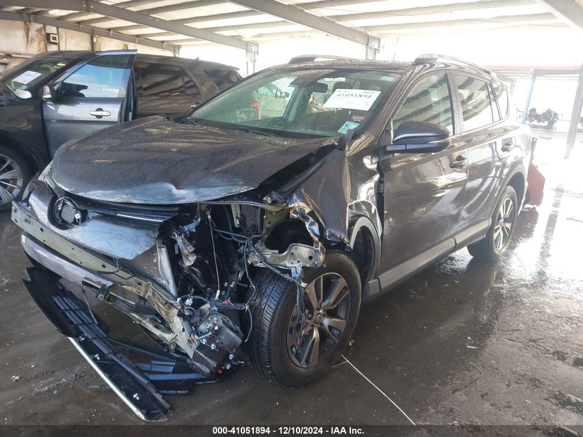 2018 TOYOTA RAV4 ADVENTURE/XLE VIN: 2T3WFREV0JW418606