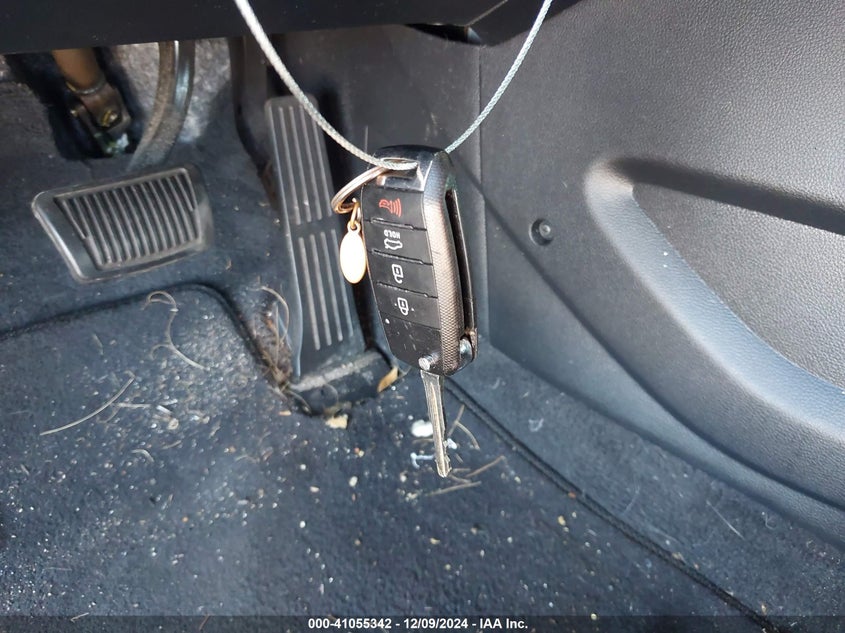 2017 KIA FORTE VIN: 3KPFK4A79HE156497