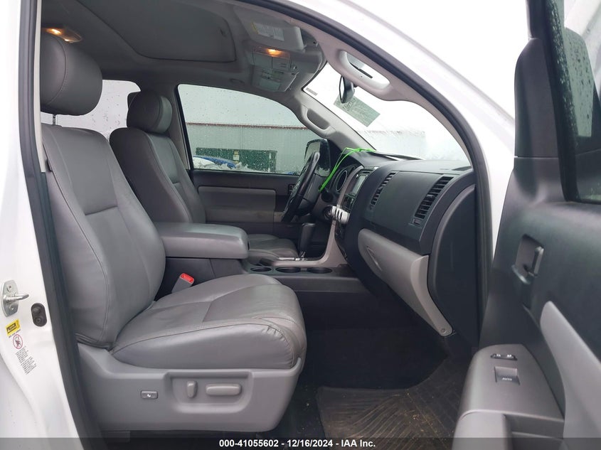 2015 TOYOTA SEQUOIA SR5 5.7L V8 - 5TDBY5G17FS115214