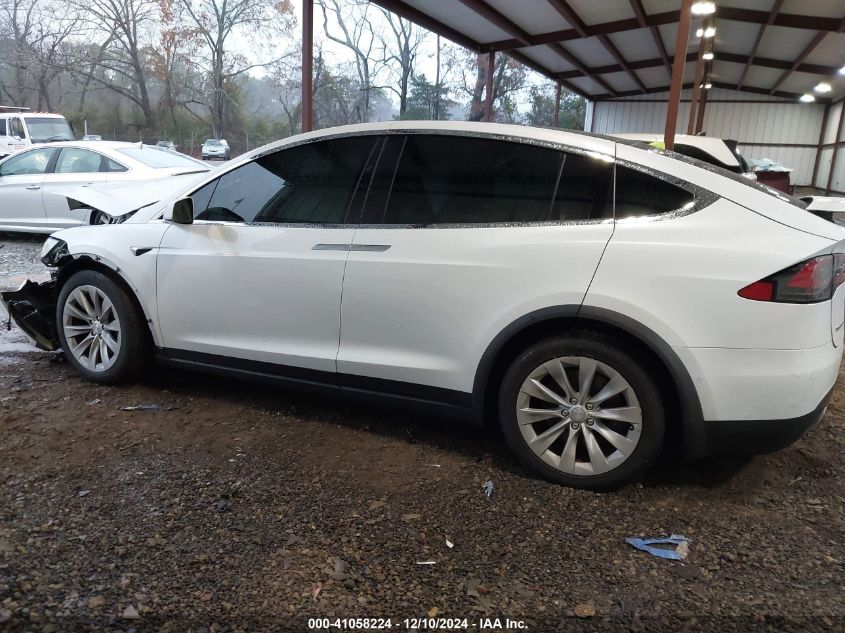 2018 Tesla Model X 100D/75D/P100D VIN: 5YJXCBE24JF138297 Lot: 41058224