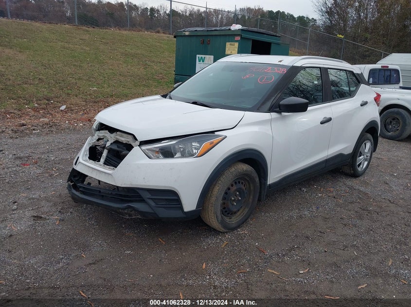 2019 Nissan Kicks S, Right Front, IAAI, VIN 3N1CP5CU5KL541171 — photo 2