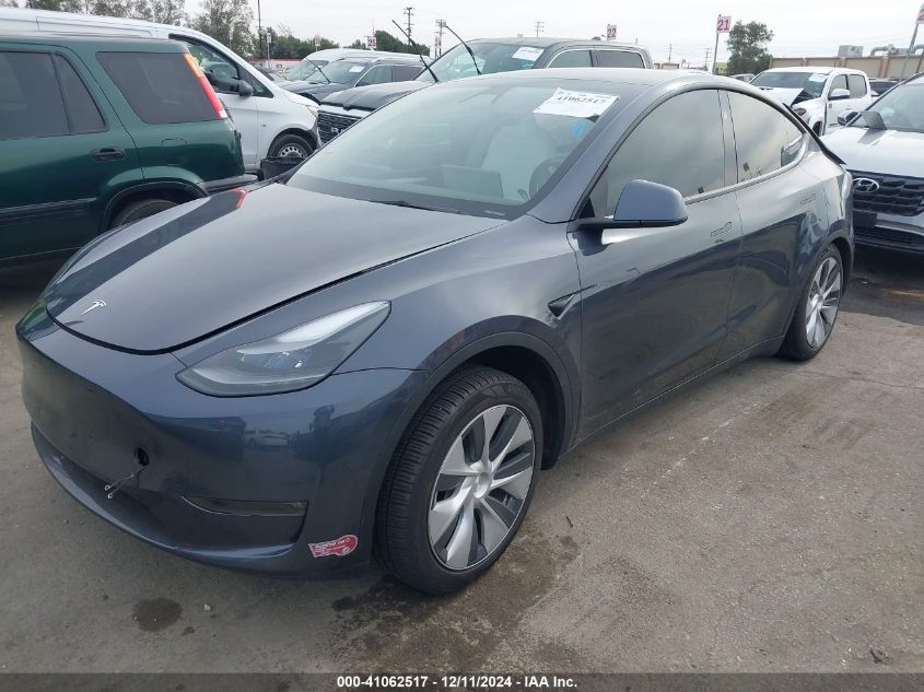 VIN 7SAYGDEE0PF884546 2023 TESLA MODEL Y no.2