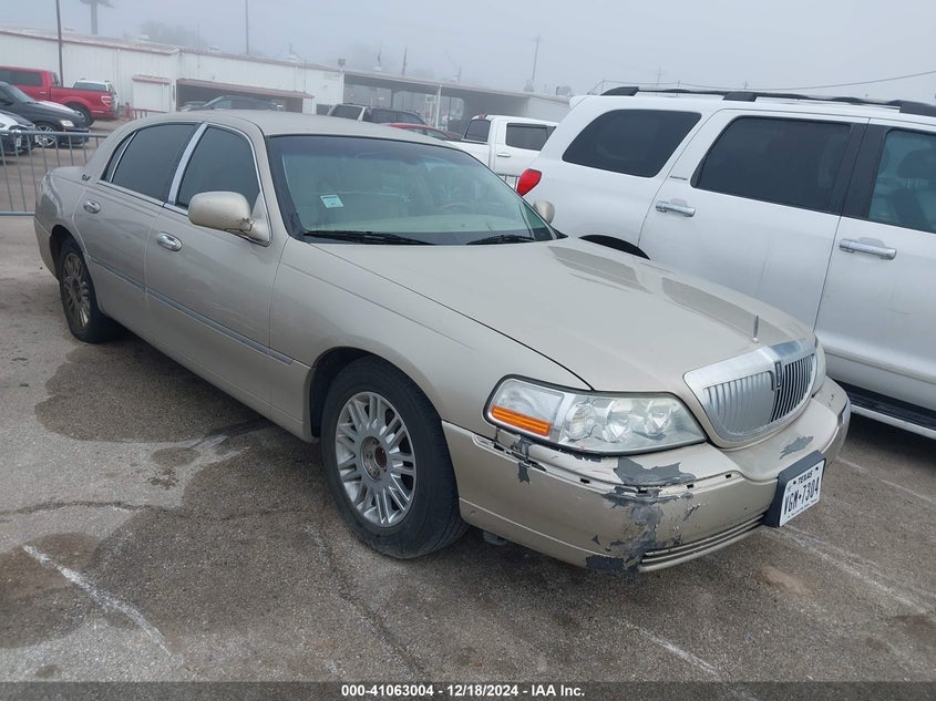 Vin: 2lnbl8cv8ax616808, lot: 41552970, lincoln town car signature limited 2010 img_1