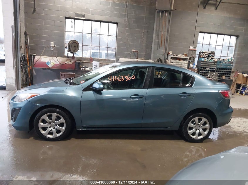 2011 MAZDA MAZDA3 VIN: JM1BL1UGXB1497195