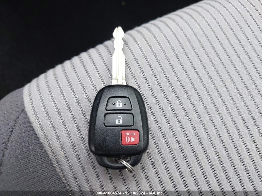 2013 TOYOTA RAV4 XLE - JTMRFREV4DD024962