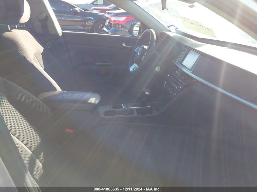 2019 KIA OPTIMA VIN: 5XXGT4L36KG371510