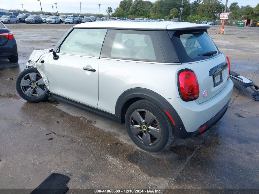 VIN WMW13DJ04N2R55085 2022 MINI SE HARDTOP no.3