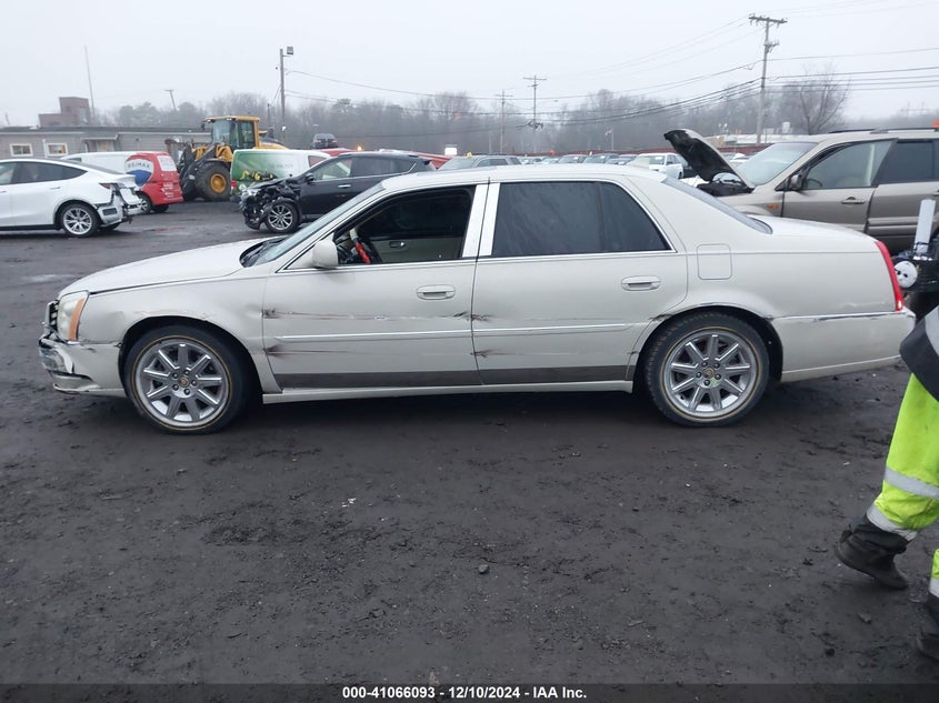 2011 CADILLAC DTS VIN: 1G6KH5E69BU116100