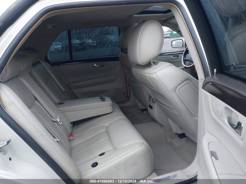 2011 CADILLAC DTS VIN: 1G6KH5E69BU116100