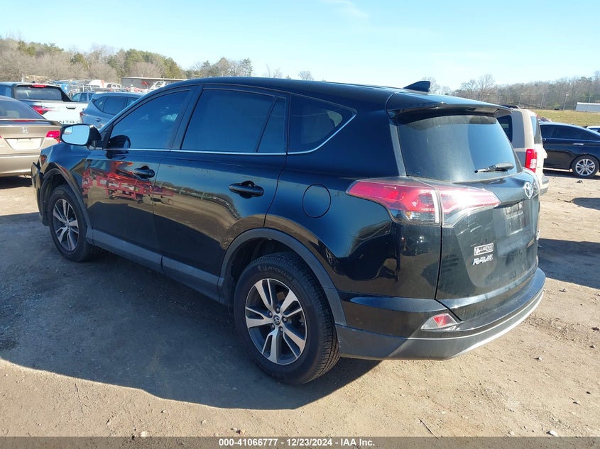 2018 TOYOTA RAV4 XLE VIN: 2T3RFREV9JW704256