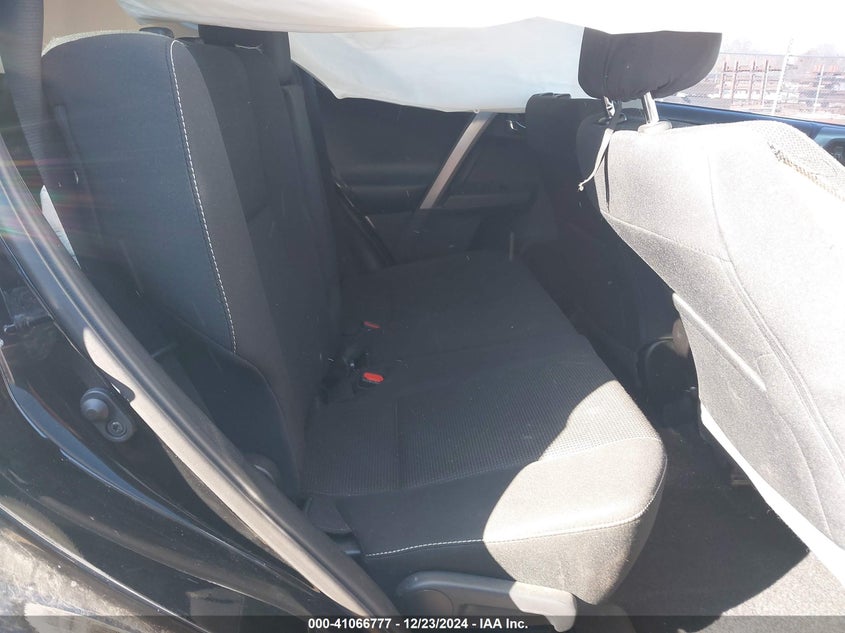 2018 TOYOTA RAV4 XLE VIN: 2T3RFREV9JW704256