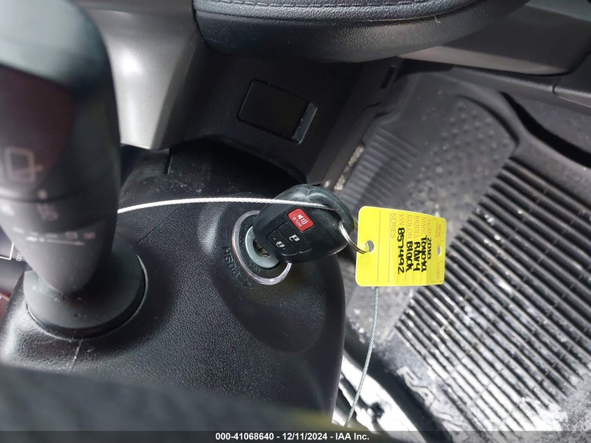 2018 TOYOTA RAV4 LE VIN: 2T3BFREV5JW857492