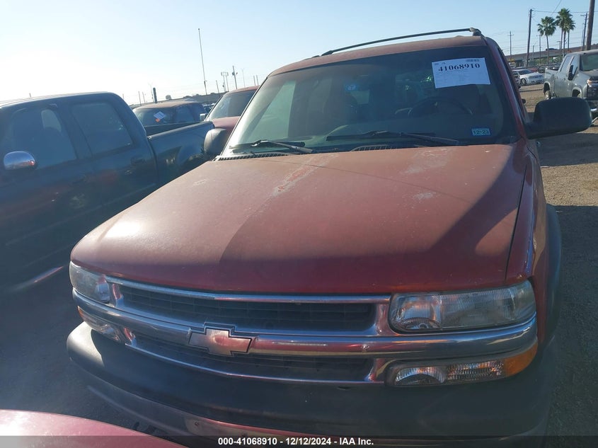 2000 Chevrolet Suburban VIN: 3GMFK16T3YG102841 Lot: 41068910