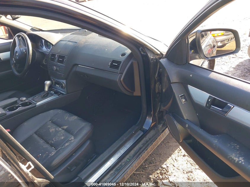 2008 MERCEDES-BENZ C 300 VIN: WDDGF54XX8F052333