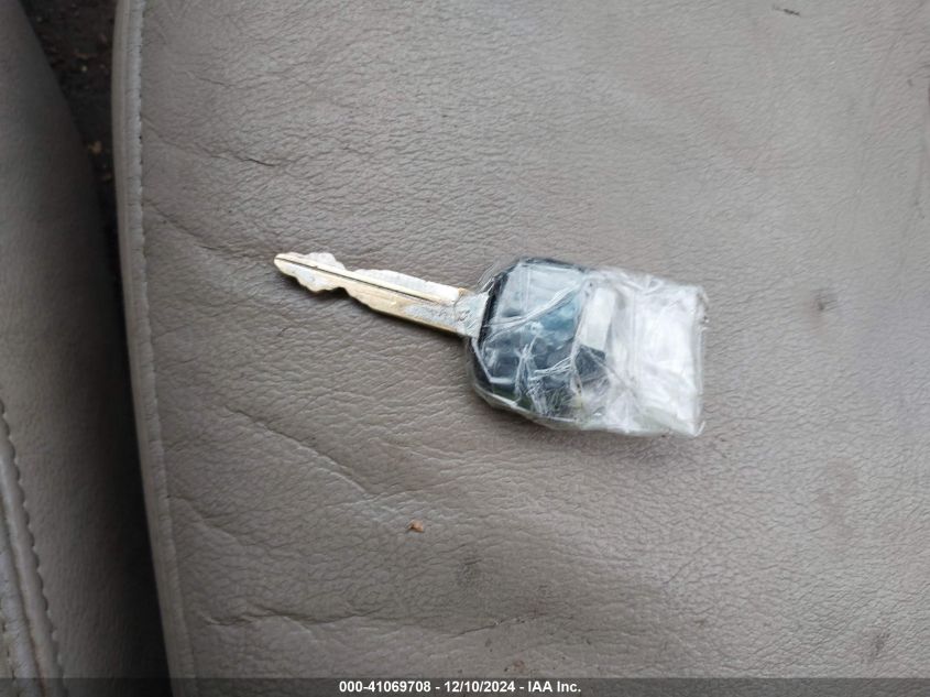 2005 Mercury Grand Marquis Ls/Lse VIN: 2MEFM75W35X611992 Lot: 41069708