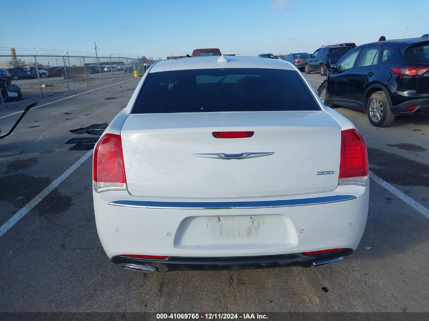 VIN 2C3CCAEG6JH254913 2018 Chrysler 300, Limited no.16