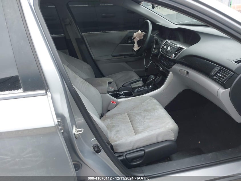 2017 HONDA ACCORD VIN: 1HGCR2F38HA165060