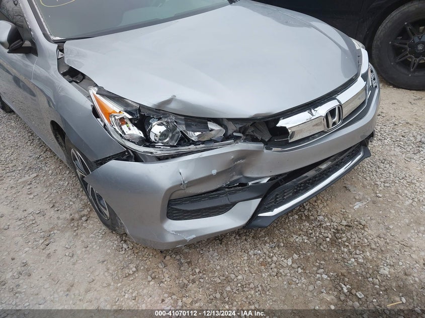 2017 HONDA ACCORD VIN: 1HGCR2F38HA165060