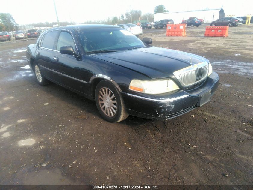 2004 Lincoln Town Car