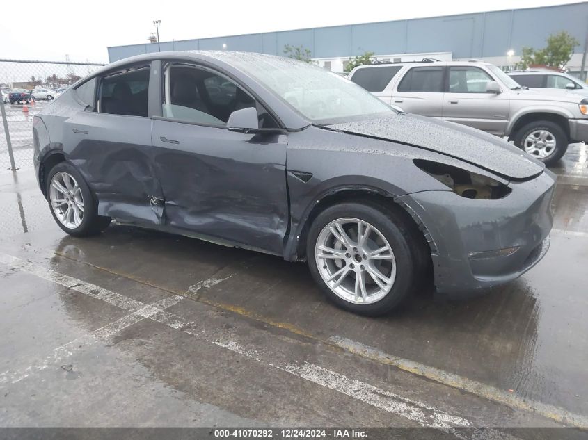 VIN 7SAYGAEE7PF623932 2023 Tesla Model Y, Awd/Long... no.1