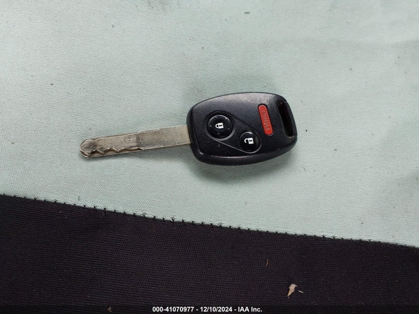 2011 HONDA FIT VIN: JHMGE8H31BS005713