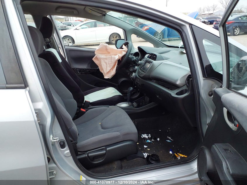 2011 HONDA FIT VIN: JHMGE8H31BS005713