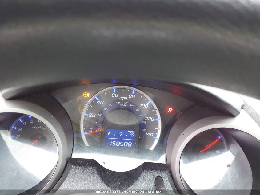 2011 HONDA FIT VIN: JHMGE8H31BS005713