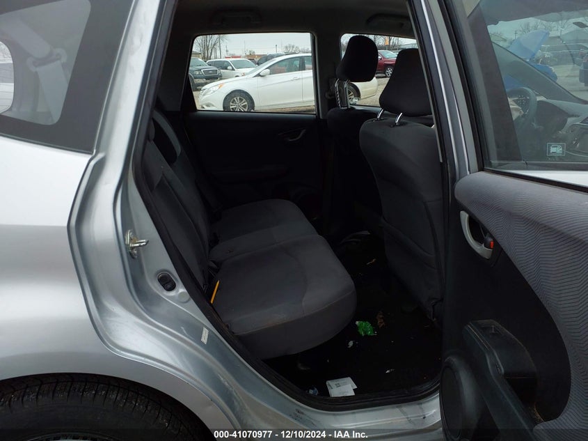 2011 HONDA FIT VIN: JHMGE8H31BS005713
