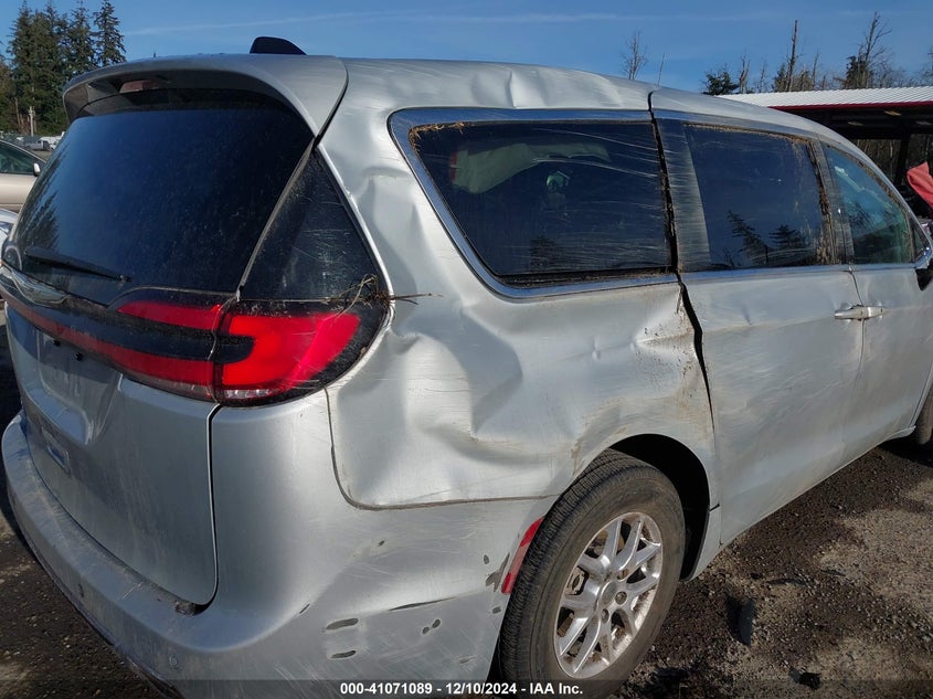 2024 CHRYSLER PACIFICA TOURING L - 2C4RC1BG2RR129231