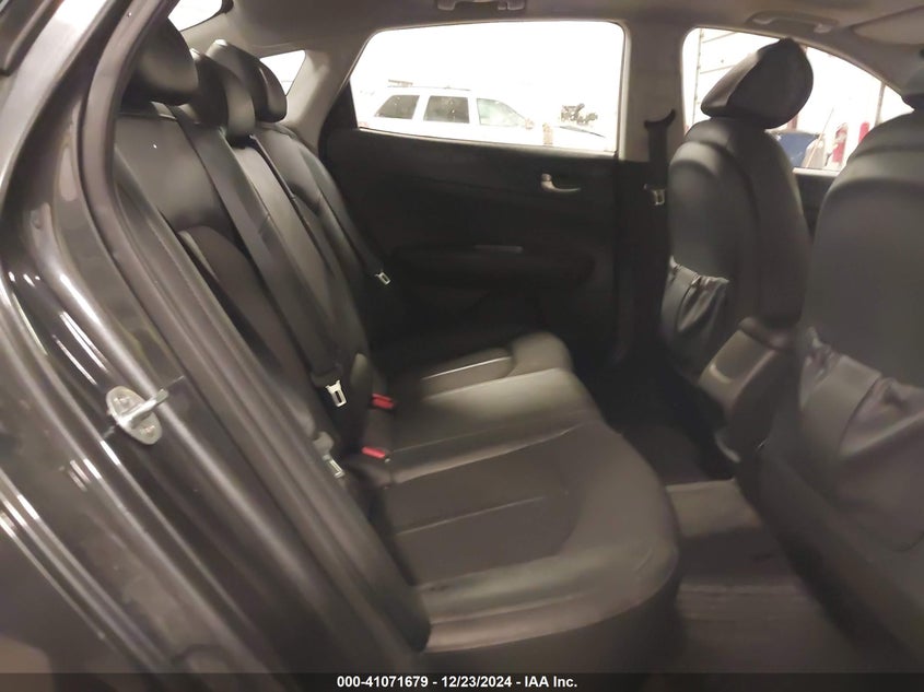 2018 KIA OPTIMA VIN: 5XXGT4L33JG190184