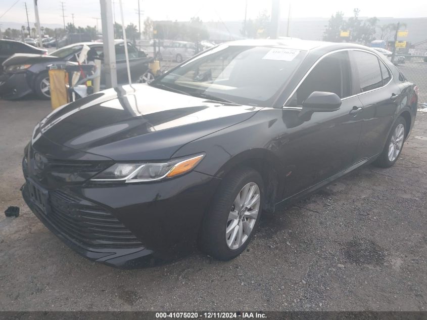 VIN 4T1B11HK1JU130392 2018 Toyota Camry, LE no.2