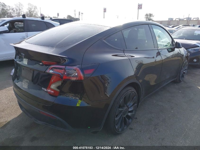 VIN 7SAYGDEF6NF404578 2022 TESLA MODEL Y no.4