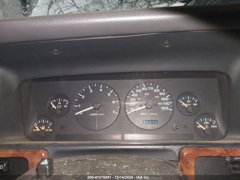 1998 Jeep Cherokee Limited VIN: 1J4FT78S9WL272421 Lot: 41075891