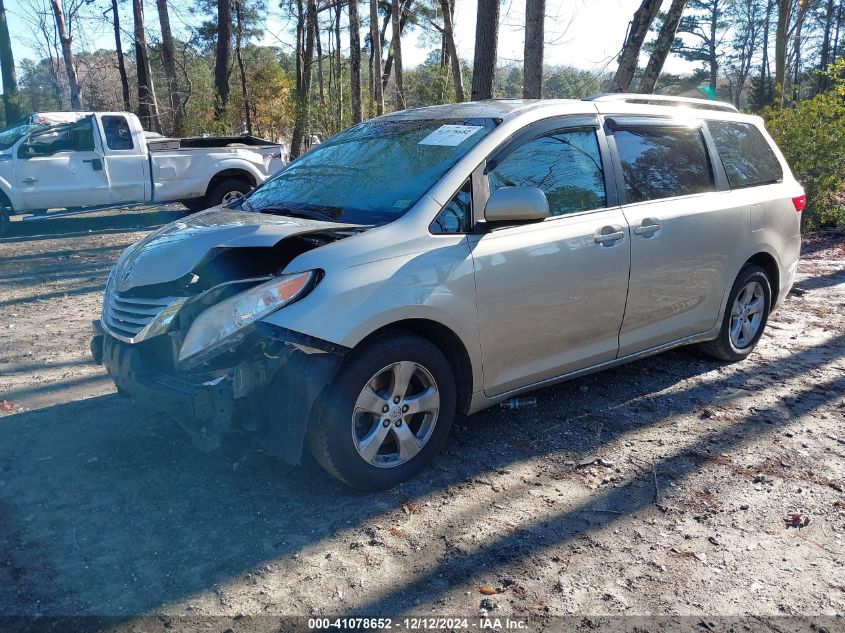 VIN 5TDKK3DC9FS592545 2015 TOYOTA SIENNA no.2