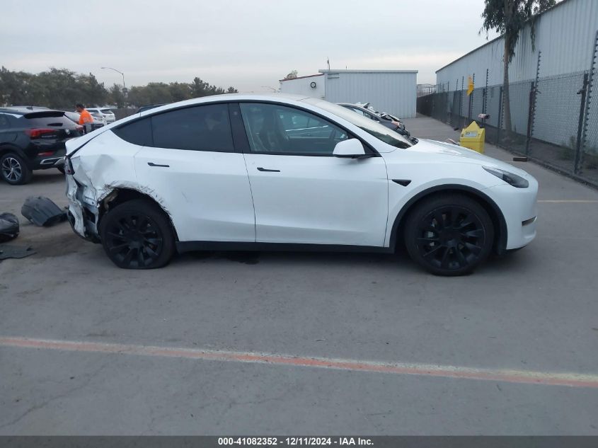 2022 Tesla Model Y Long Range Dual Motor All-Wheel Drive VIN: 7SAYGDEE1NF559482 Lot: 41082352