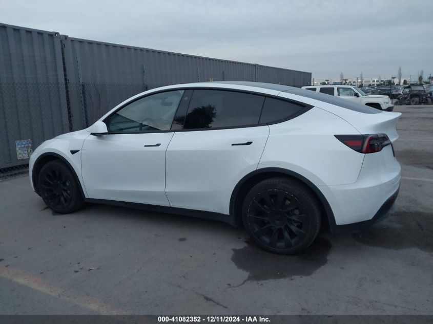 2022 Tesla Model Y Long Range Dual Motor All-Wheel Drive VIN: 7SAYGDEE1NF559482 Lot: 41082352