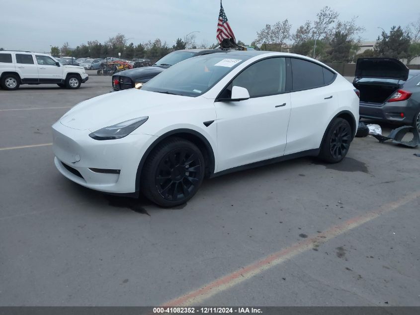 VIN 7SAYGDEE1NF559482 2022 Tesla Model Y, Long Rang... no.2