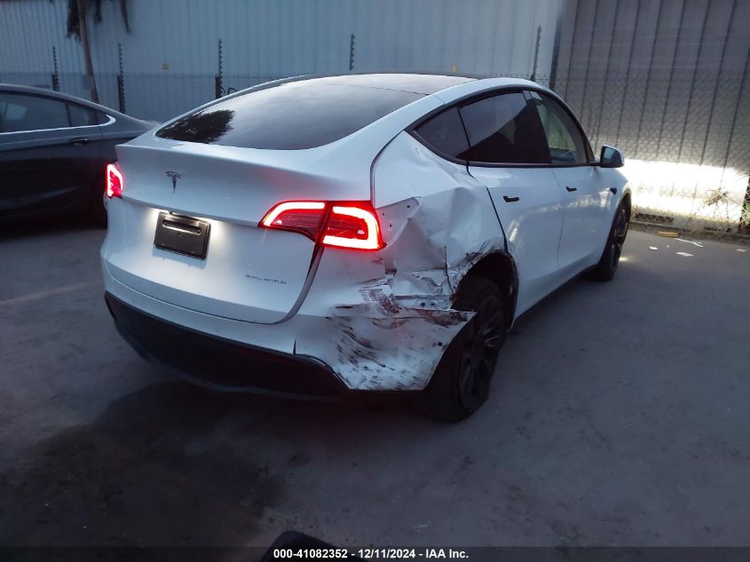 2022 Tesla Model Y Long Range Dual Motor All-Wheel Drive VIN: 7SAYGDEE1NF559482 Lot: 41082352