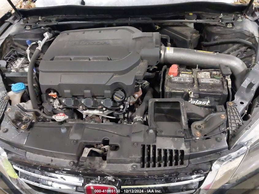 2015 HONDA ACCORD VIN: 1HGCR3F89FA031219