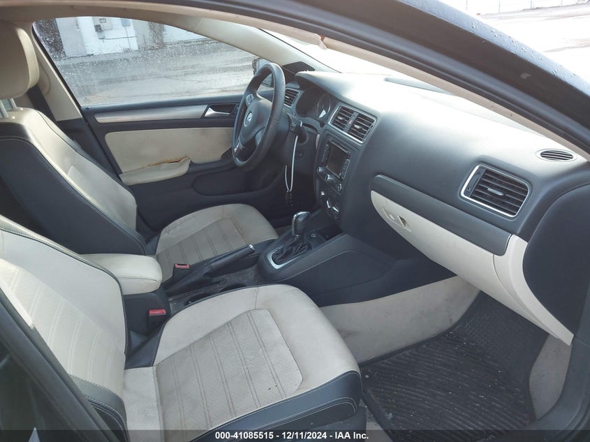 2013 VOLKSWAGEN JETTA 2.5L SEL - 3VWLP7AJXDM258289