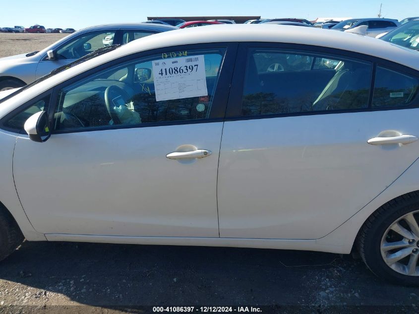 VIN 3KPFL4A71HE070551 2017 KIA Forte, LX no.14