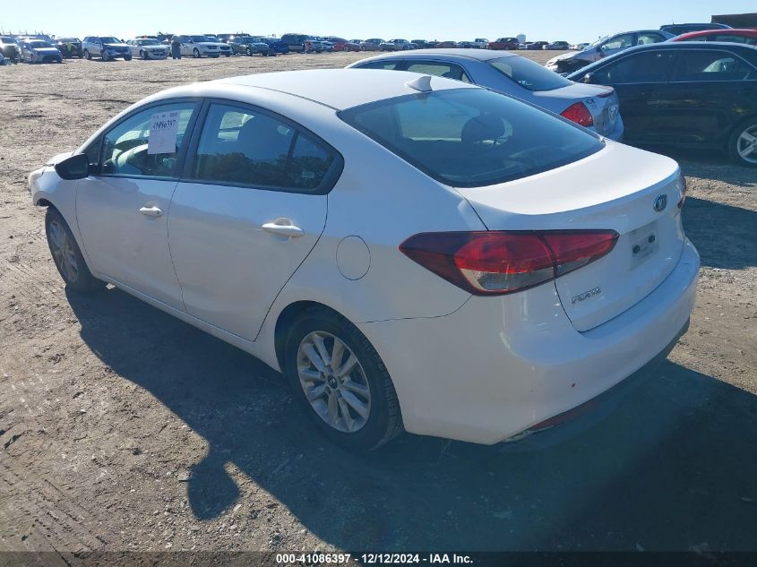 VIN 3KPFL4A71HE070551 2017 KIA Forte, LX no.3