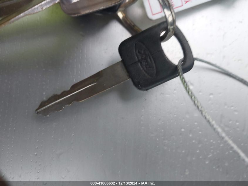 1997 Ford F-250 Xl VIN: 3FTHF25H0VMA52275 Lot: 41086632