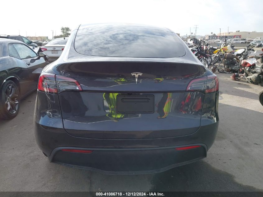 2025 Tesla Model Y Long Range Dual Motor All-Wheel Drive VIN: 7SAYGDED6SF229498 Lot: 41086718