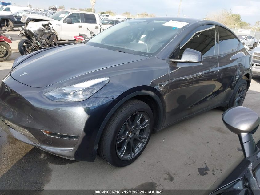 2025 Tesla Model Y Long Range Dual Motor All-Wheel Drive VIN: 7SAYGDED6SF229498 Lot: 41086718